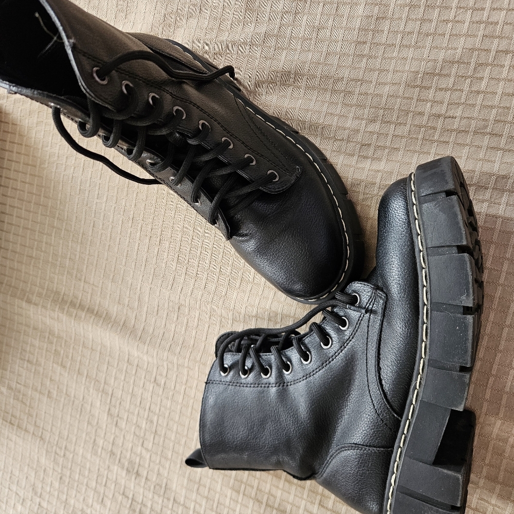 Black Lace-Up Women's Boots